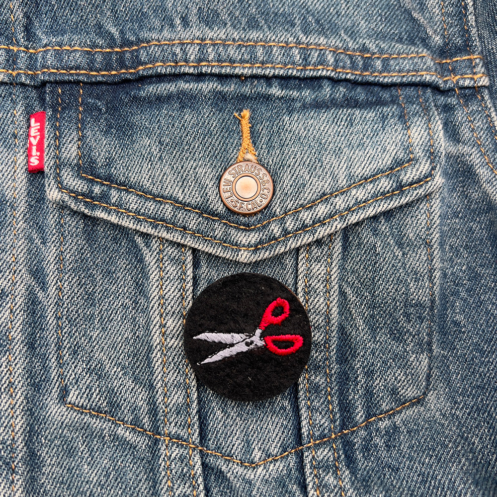 Dressmaking scissors embroidered pin badge